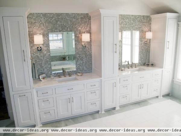 Fresh Colonial Master Bathroom - traditional - bathroom - dallas