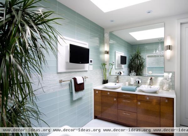 Master Ensuite Bathroom - Divine Homes - contemporary - bathroom - toronto