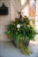 Holiday Urn - traditional - entry - toronto