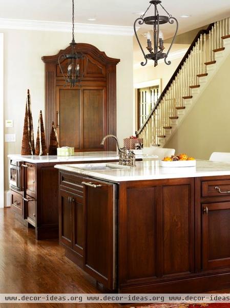 Elegant Kitchens with Warm Wood Cabinets