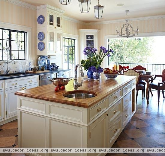 Stylish Islands for Traditional Kitchens