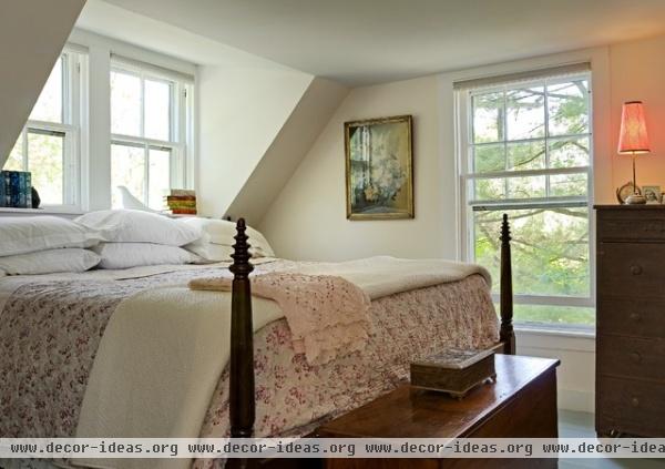 Cozy Bedroom - traditional - bedroom - burlington