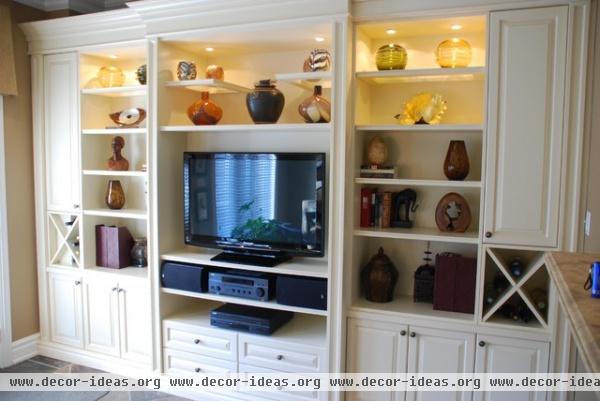 Kitchen eating area built-in - traditional - media room - toronto