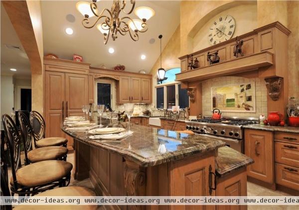 Classic Traditional Kitchen by Mario J. Mulea, CR of Kitchens Designs by Ken Kelly