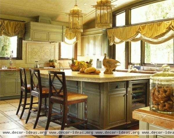 Classic Traditional Kitchen by Harte Brownlee & Associates