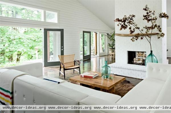 Open Contemporary Living Room by Jessica Helgerson