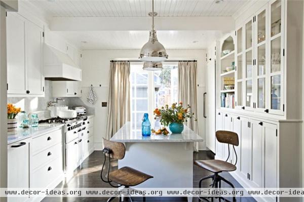 Light Transitional Kitchen by Jessica Helgerson