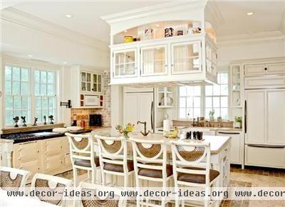 Open Traditional Kitchen by Weinreb Schultz Design Associates