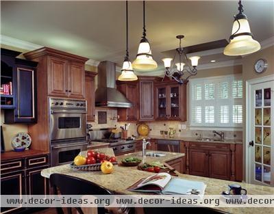 Cozy Traditional Kitchen by Amy  Conner-Murphy