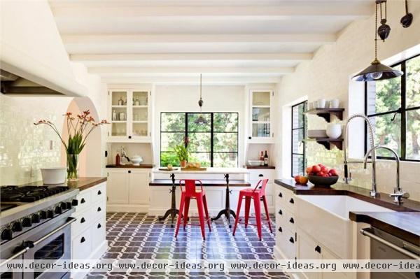 Light Transitional Kitchen by Jessica Helgerson