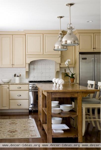 Cozy Traditional Kitchen by Celi St.Onge