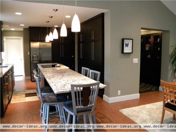 Airy Contemporary Kitchen by Richard J Franz