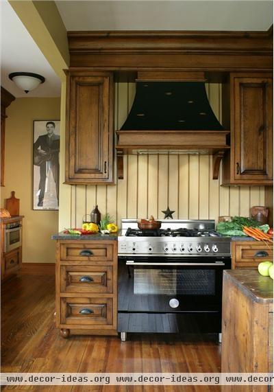 Homey Country/Rustic Kitchen by Rose Marie Carr