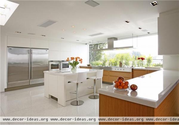 Light Contemporary Kitchen by ASKIN BAS