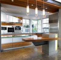 Sunny Contemporary Kitchen by Ines Hanl