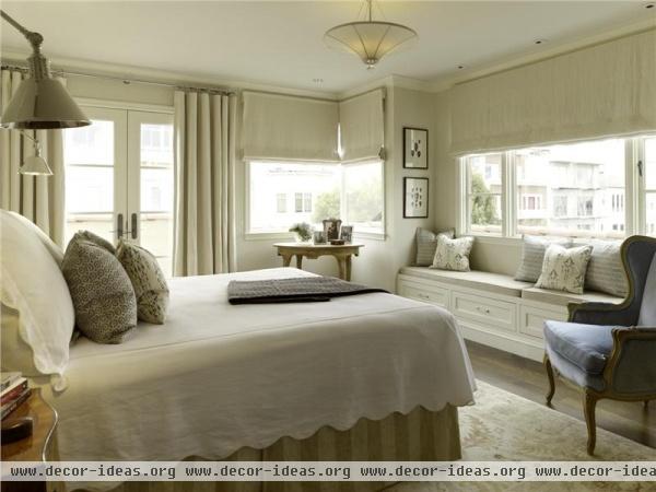 Open Traditional Bedroom by Tineke Triggs