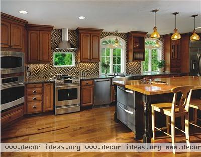 Classic Traditional Kitchen by Amy Mood, AKBD