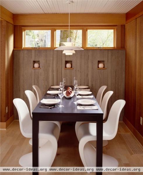 Casual Contemporary Dining Room by Dave Giulietti & Timothy Schouten