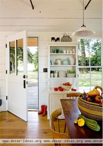 Light Country/Rustic Foyer by Jessica Helgerson