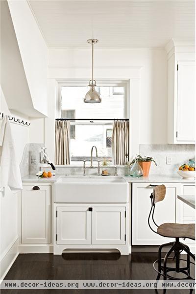 Light Transitional Kitchen by Jessica Helgerson