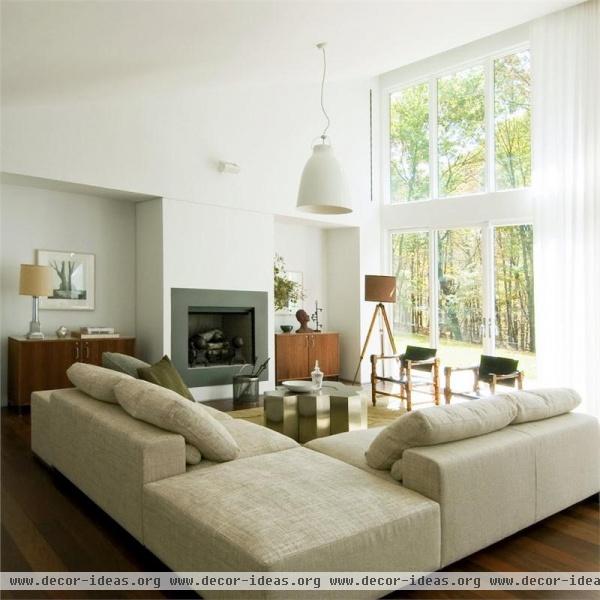 Sunny Contemporary Living Room by Gabriel Benroth, Adam Rolston & Drew Stuart