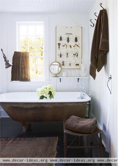 Sunny Country/Rustic Bathroom by Shawn Henderson