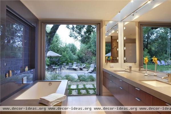 Relaxing Contemporary Bathroom by Tineke Triggs