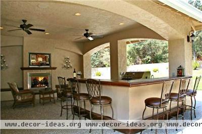 Cozy Traditional Outdoor Kitchen by John  Caulfield