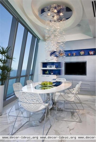 Light Contemporary Dining Room by Renata Pfuner