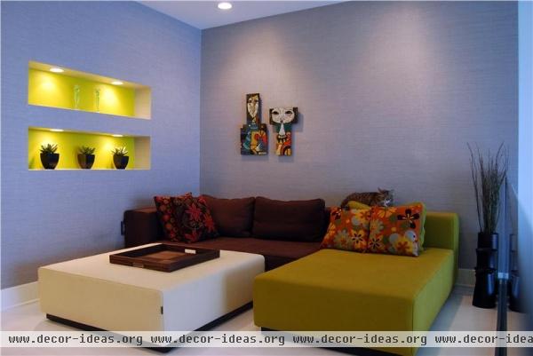 Open Contemporary Family Room by Nuray Anahtar