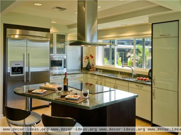 Sunny Contemporary Kitchen by Tiare Cowan, Allied ASID