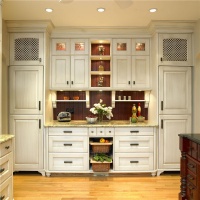 Classic Traditional Kitchen by Ines Hanl