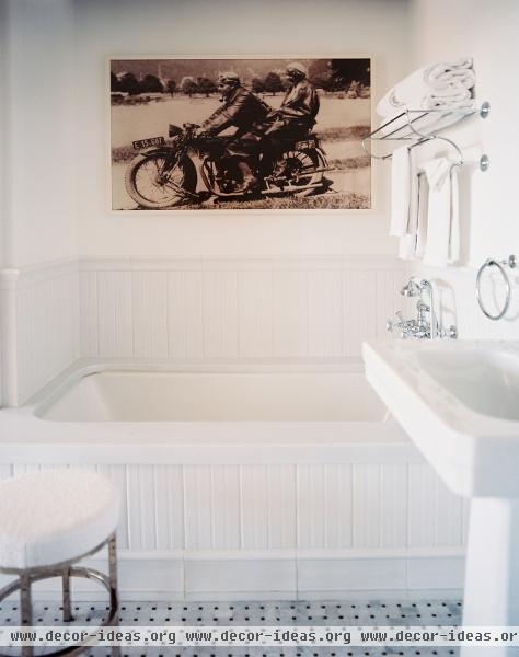 Contemporary Traditional Bathroom