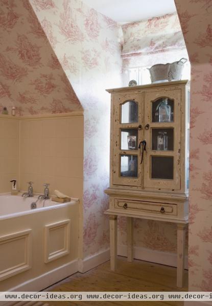 Country Traditional Bathroom