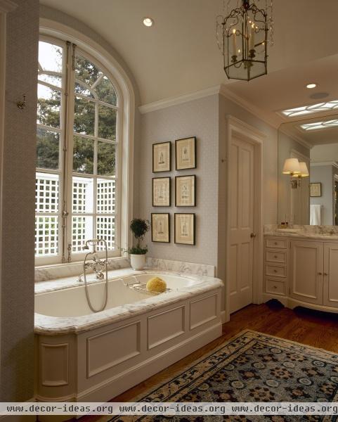 Traditional Bathroom