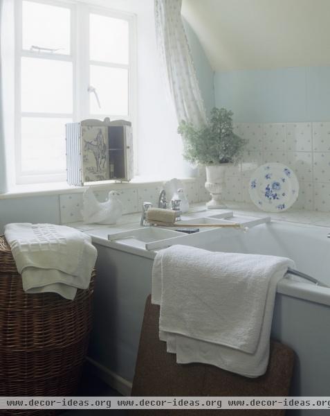 Country Traditional Bathroom