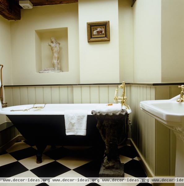 Country Traditional Bathroom