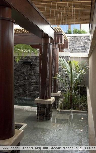 Kapalua Bay - tropical - bathroom - hawaii