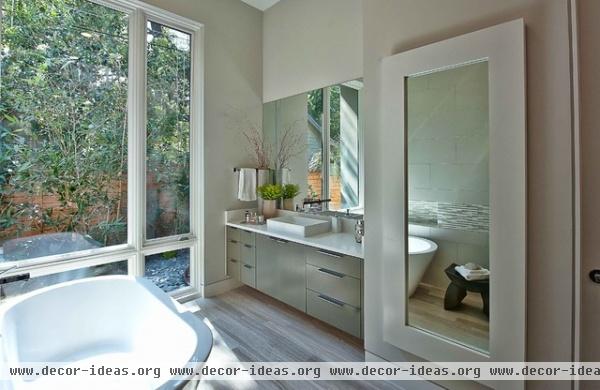 Bowman Master Bath - contemporary - bathroom - austin