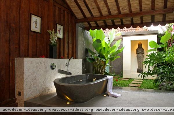 Bath Tub with Garden & Niche - tropical - bathroom - other metro