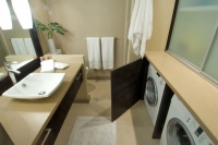 Waikiki Chic - contemporary - bathroom - hawaii