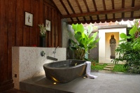 Bath Tub with Garden & Niche - tropical - bathroom - other metro