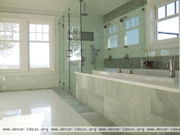 Fresh Colonial Master Bathroom - traditional - bathroom - dallas