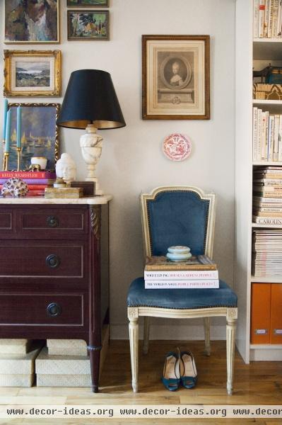 Traditional Vintage Living Room