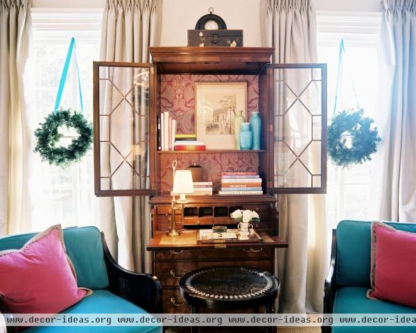 Traditional Vintage Living Room