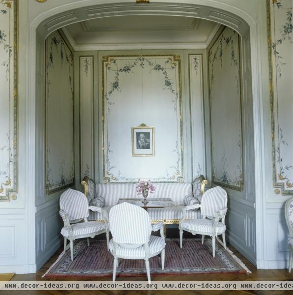 Traditional Living Room