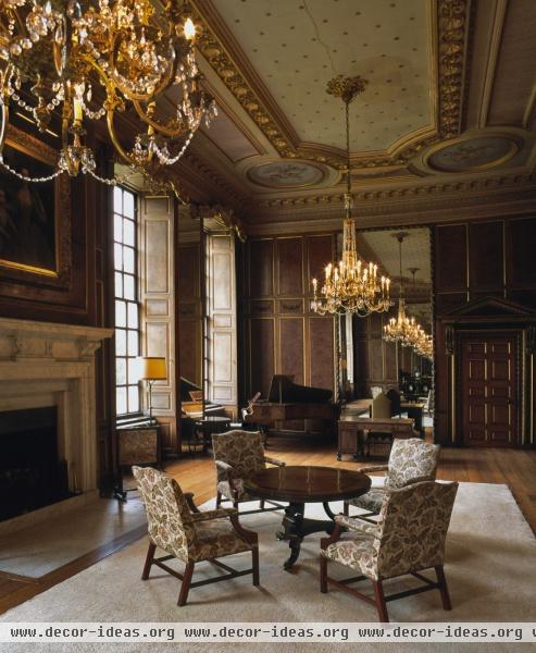 Traditional Living Room