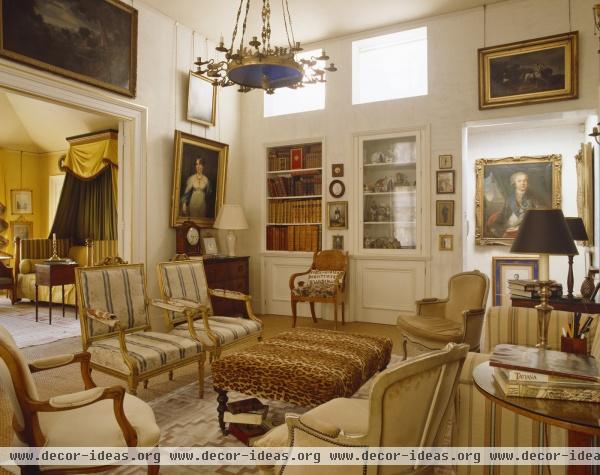 Traditional Living Room