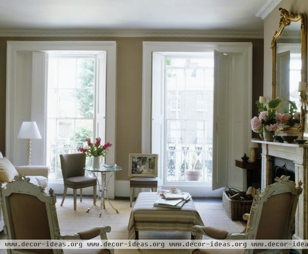 Traditional Living Room