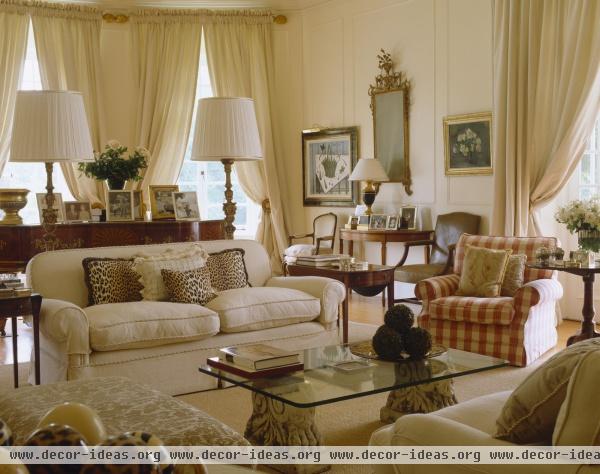 Traditional Living Room